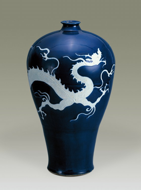 霁蓝釉白龙纹梅瓶-陶瓷器-扬州中国雕版印刷博物馆官网